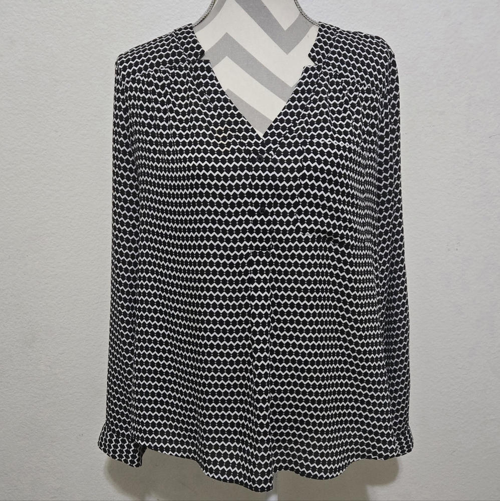 Candie's Blouse Black White Zigzag Diamond Pattern V-Neck Long Sleeve
